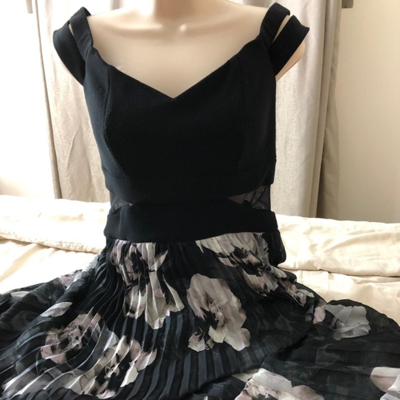 Xscape Long Pleated Floral Dress Black $239 - Picture 2 of 6